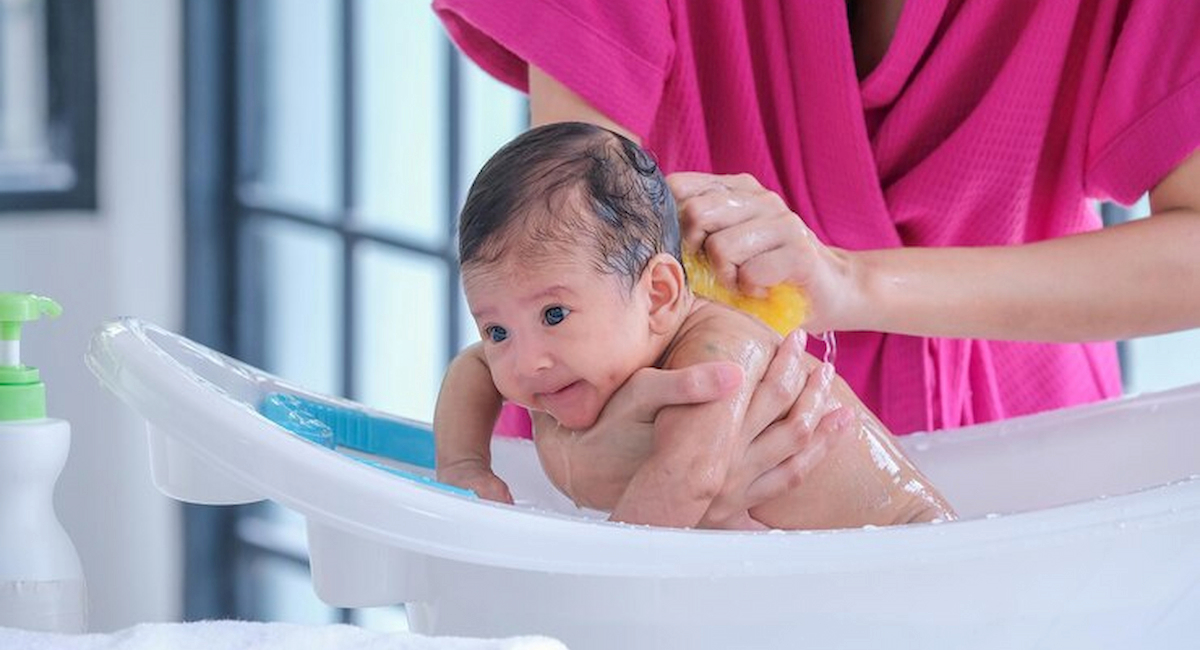 How To Sponge Bath A Newborn