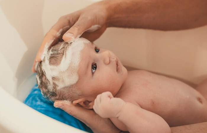 How to Sponge Bath a Newborn Step-by-Step Guide