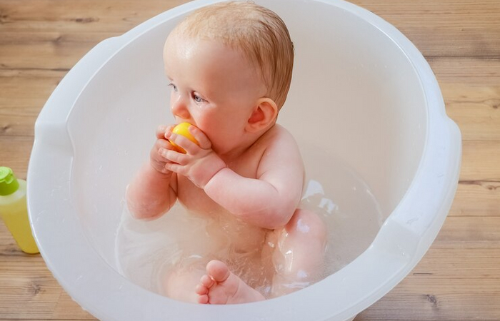 Safety Tips for Sponge Bathing a Newborn